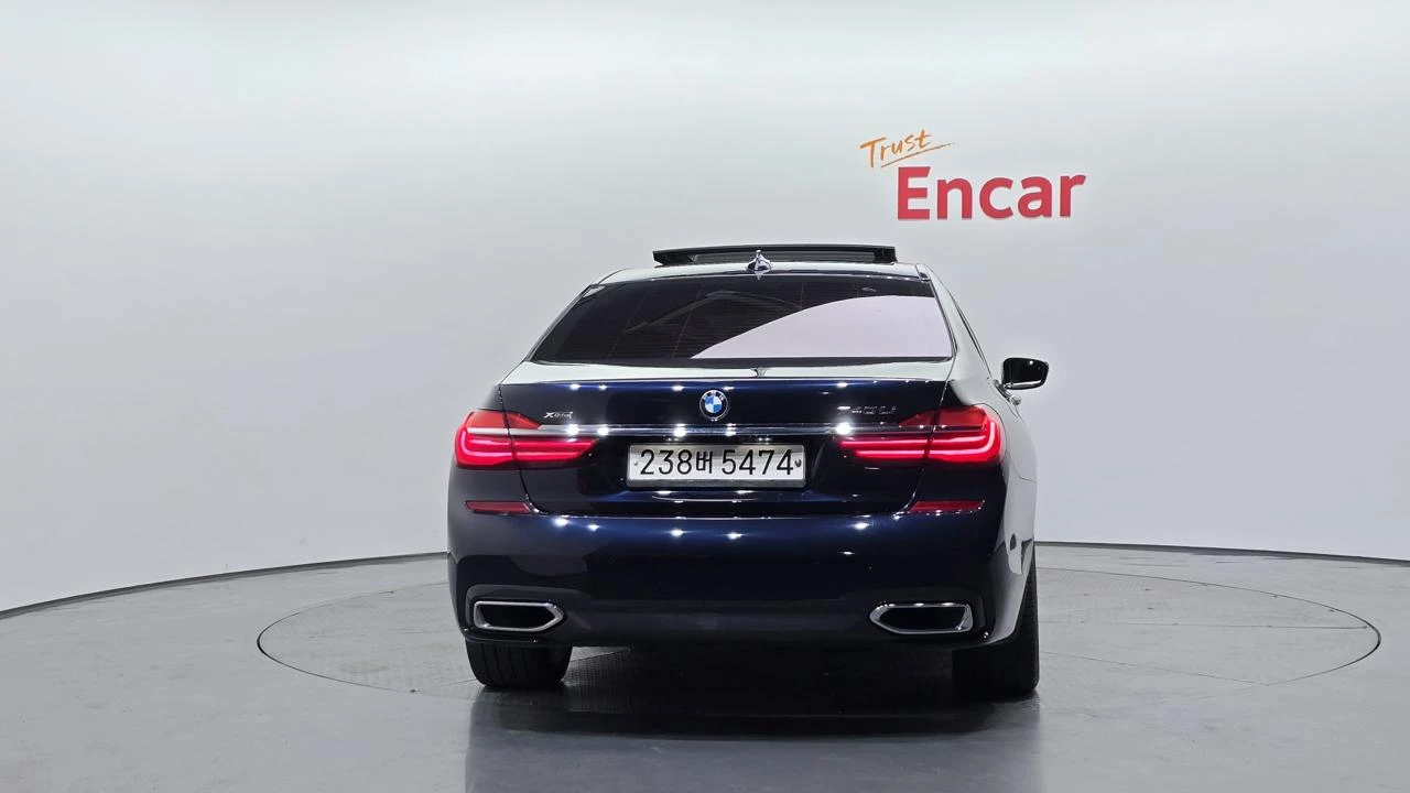 BMW 740 Li M* Distronic* HeadUp* Обдух* 360* 3xTV* Масаж, снимка 3 - Автомобили и джипове - 54790433