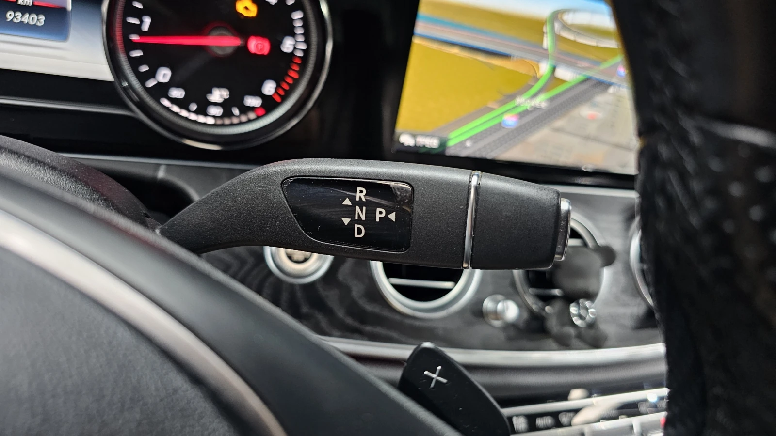 Mercedes-Benz E 220 HUD* BLIND SPOT* ЛЮК* КРАЙНА ЦЕНА, снимка 9 - Автомобили и джипове - 55982750