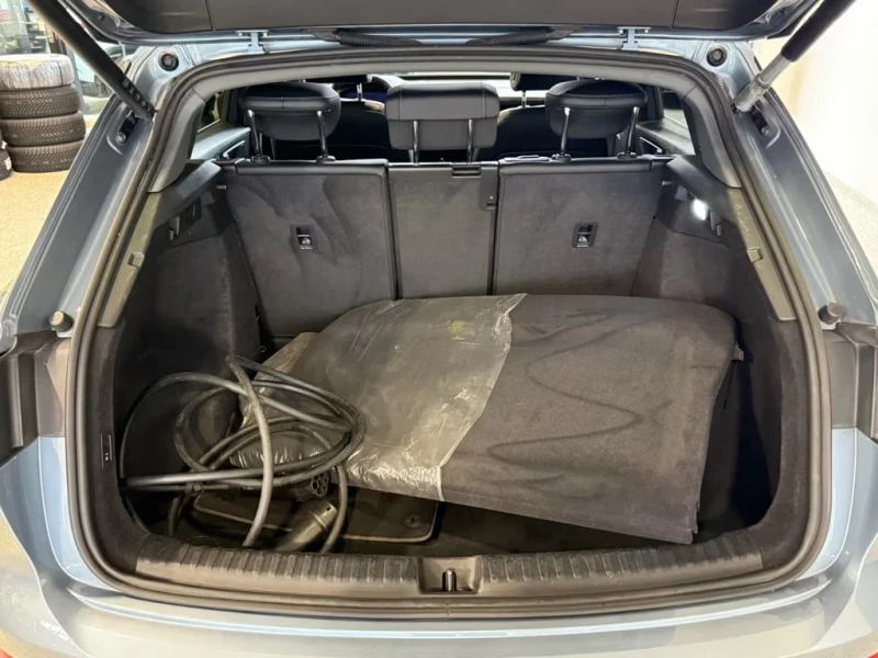 Audi Q4 e-tron 40 LED Pano ACC Leder Navi AHK, снимка 15 - Автомобили и джипове - 52677620