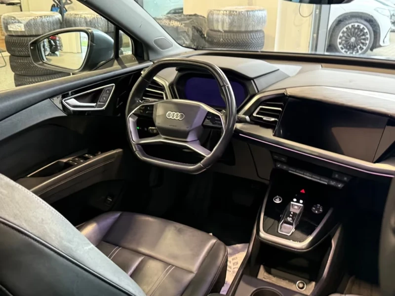 Audi Q4 e-tron 40 LED Pano ACC Leder Navi AHK, снимка 7 - Автомобили и джипове - 52677620