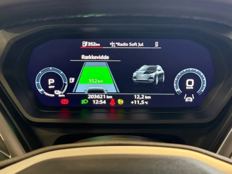 Audi Q4 e-tron 40 LED Pano ACC Leder Navi AHK, снимка 13 - Автомобили и джипове - 52677620