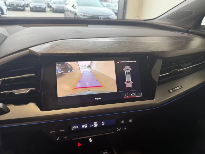 Audi Q4 e-tron 40 LED Pano ACC Leder Navi AHK, снимка 14 - Автомобили и джипове - 52677620
