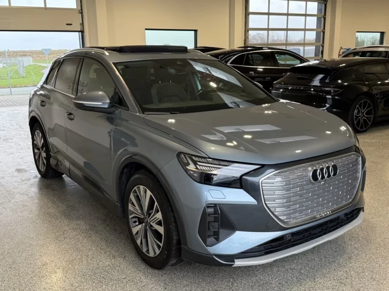 Audi Q4 e-tron 40 LED Pano ACC Leder Navi AHK, снимка 3 - Автомобили и джипове - 52677620