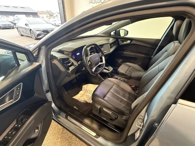 Audi Q4 e-tron 40 LED Pano ACC Leder Navi AHK, снимка 11 - Автомобили и джипове - 52677620