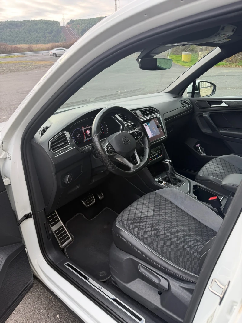 VW Tiguan R-Line, снимка 7 - Автомобили и джипове - 52932362