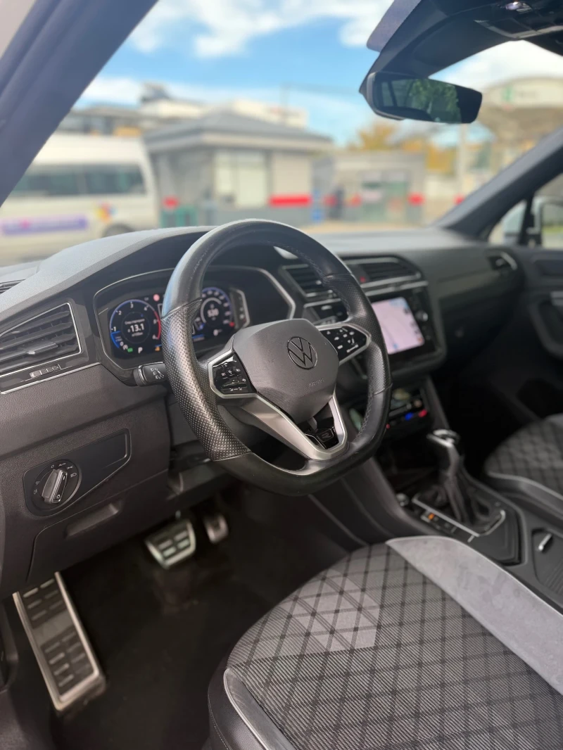 VW Tiguan R-Line, снимка 13 - Автомобили и джипове - 52932362