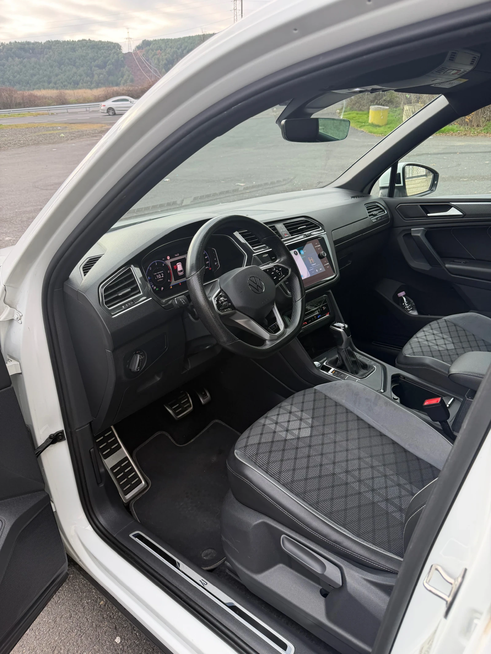 VW Tiguan R-Line - изображение 7