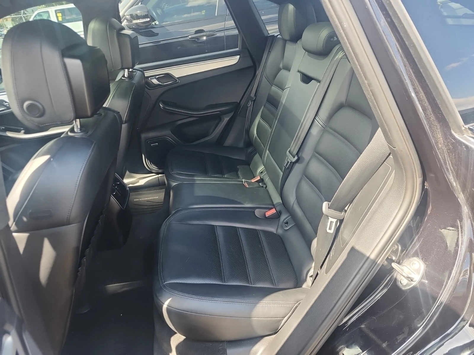 Porsche Macan  TURBO 3.6 / CARFAX / 2 КЛЮЧА / ОБДУХВАНЕ / АВТОКР, снимка 13 - Автомобили и джипове - 56001898