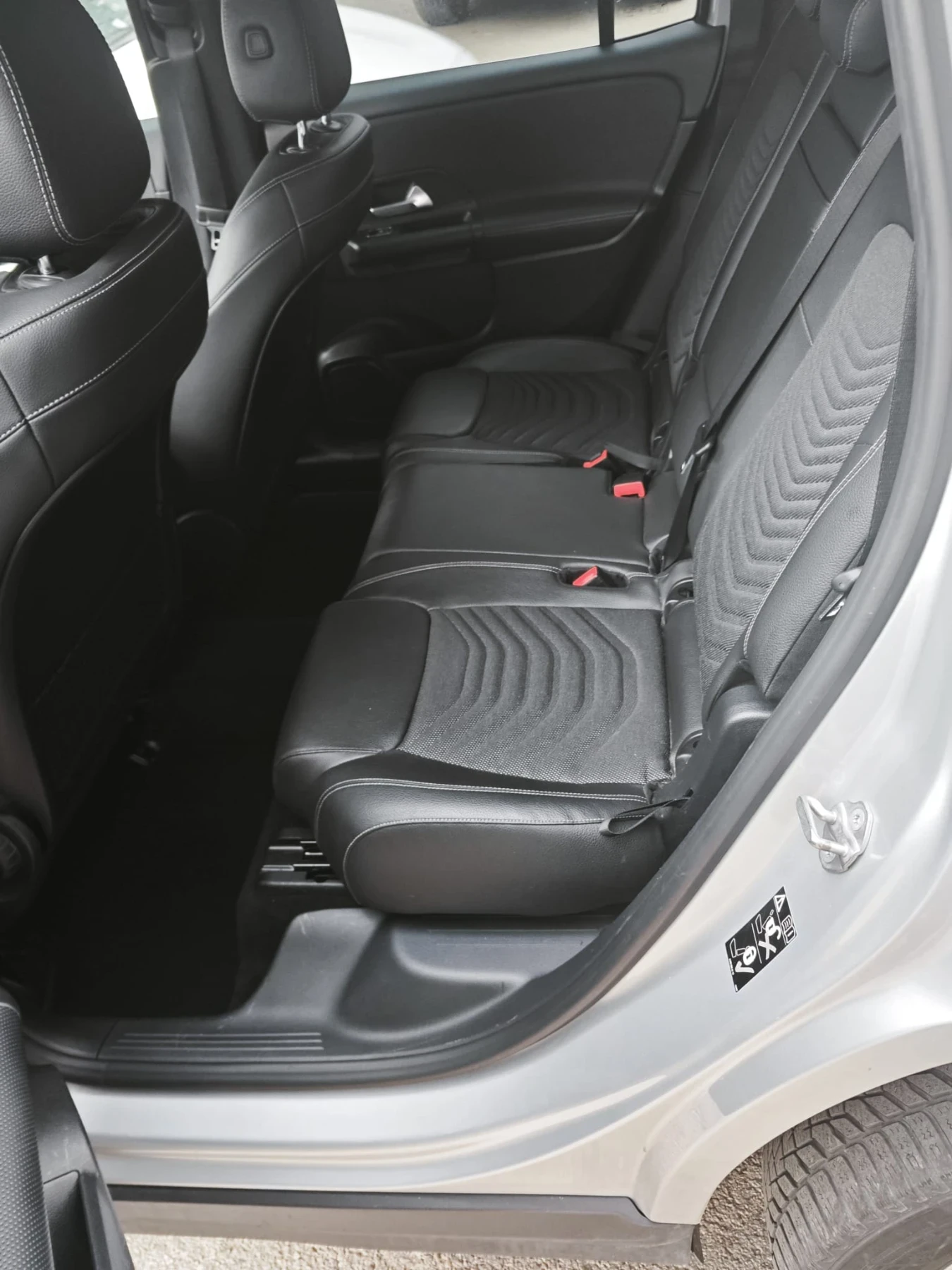 Mercedes-Benz GLB 180, снимка 7 - Автомобили и джипове - 56168078
