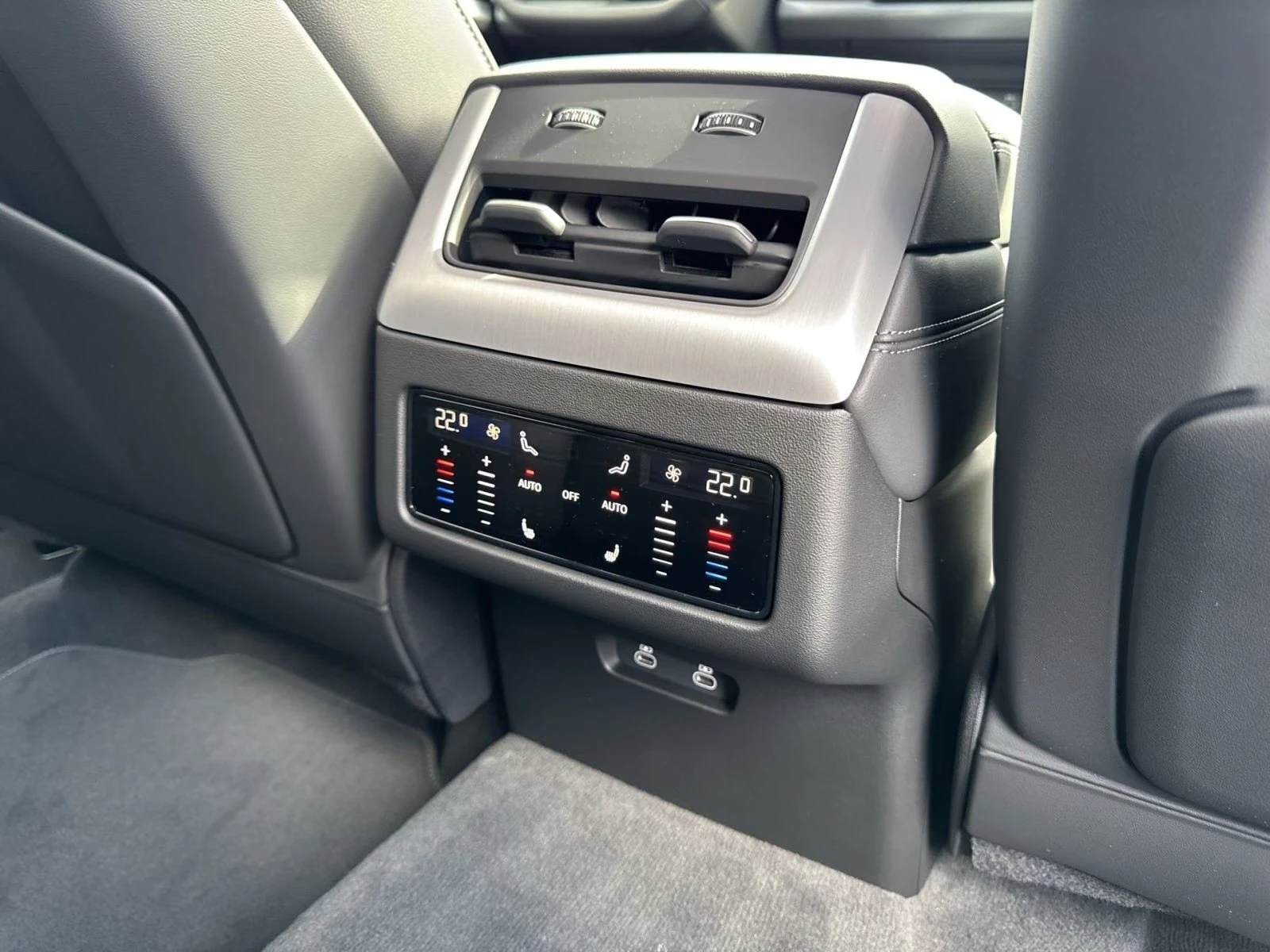 Audi Q7 S-LINE / MATRIX / B&O / PANO / HUD / 7 МЕСТЕН /, снимка 16 - Автомобили и джипове - 56335903