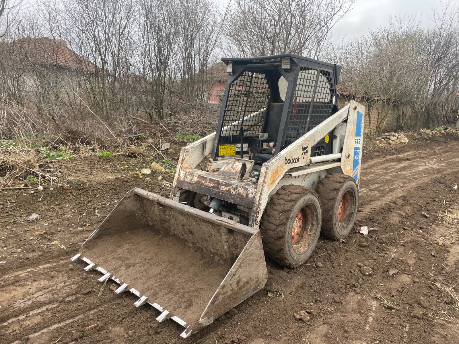 Мини челни товарачи Bobcat 743 - изображение 4