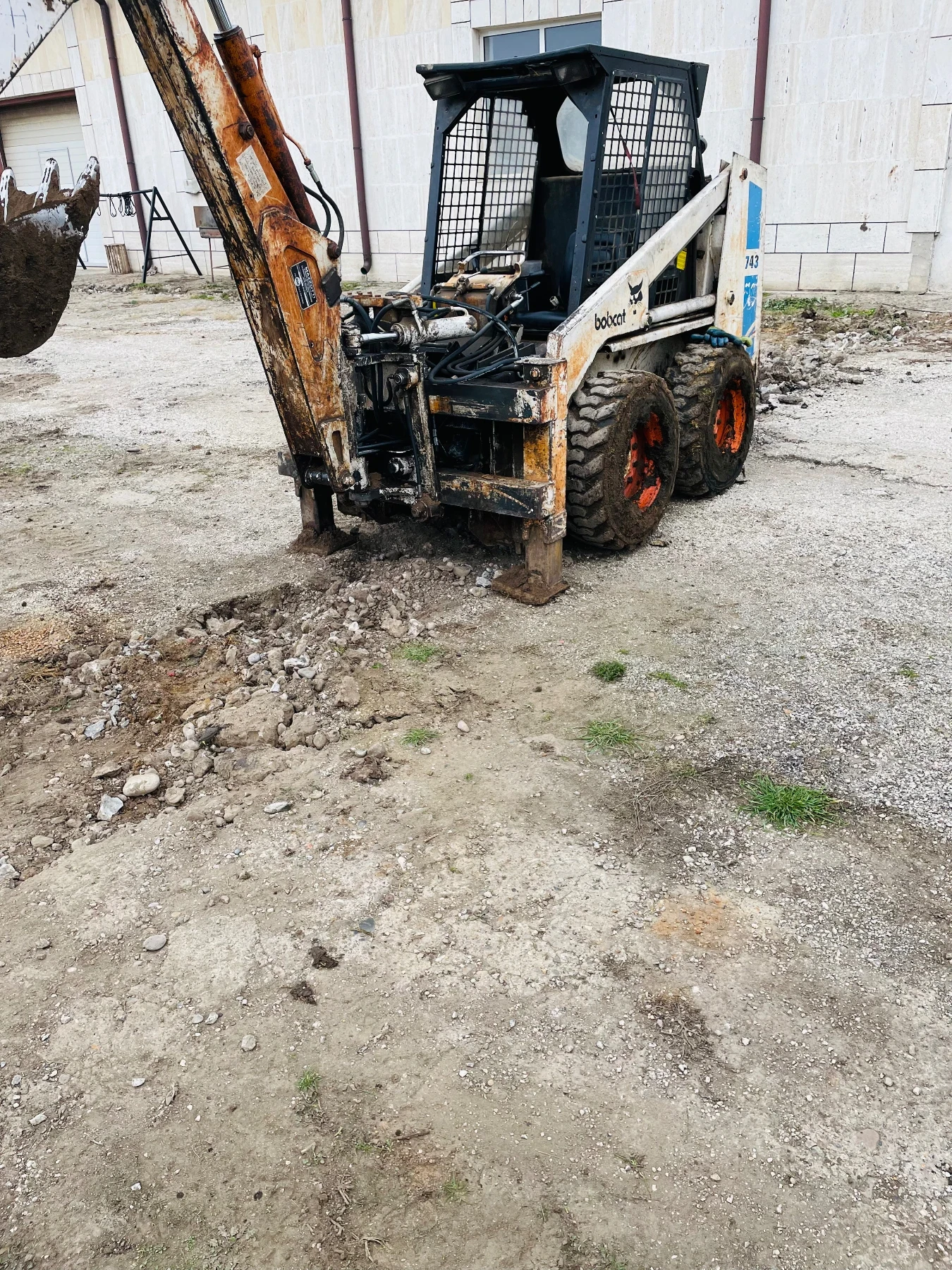 Мини челни товарачи Bobcat 743 - изображение 3