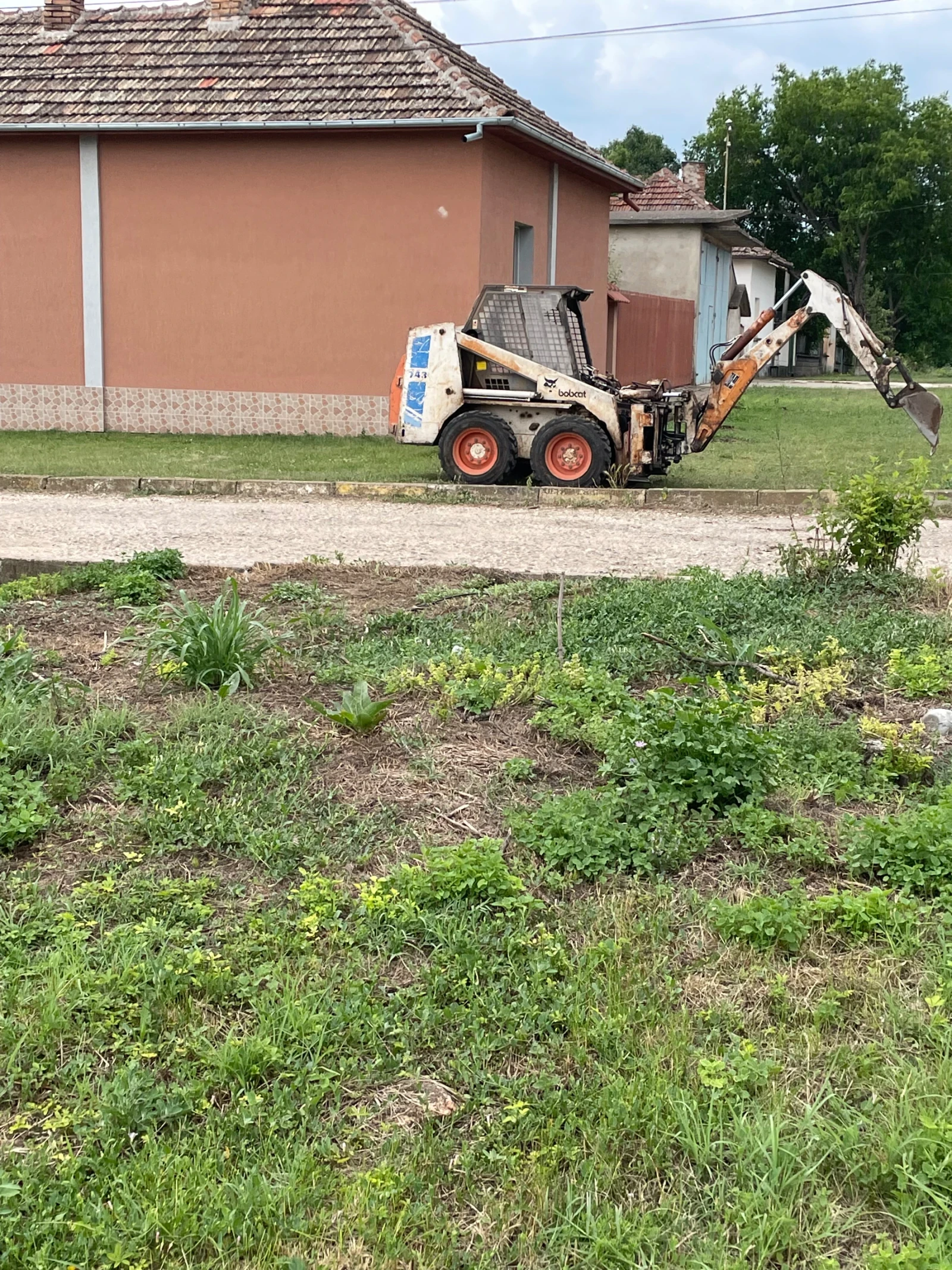 Мини челни товарачи Bobcat 743 - изображение 2