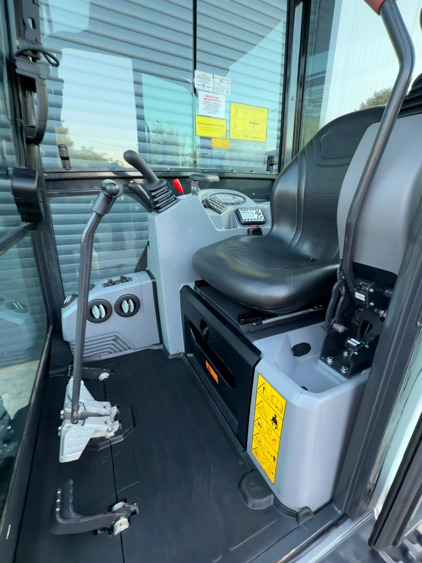 Багер Bobcat E17 400мч. като нов!, снимка 9 - Индустриална техника - 55993714