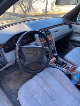 Mercedes-Benz E 200, снимка 3