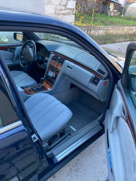 Mercedes-Benz E 200, снимка 6