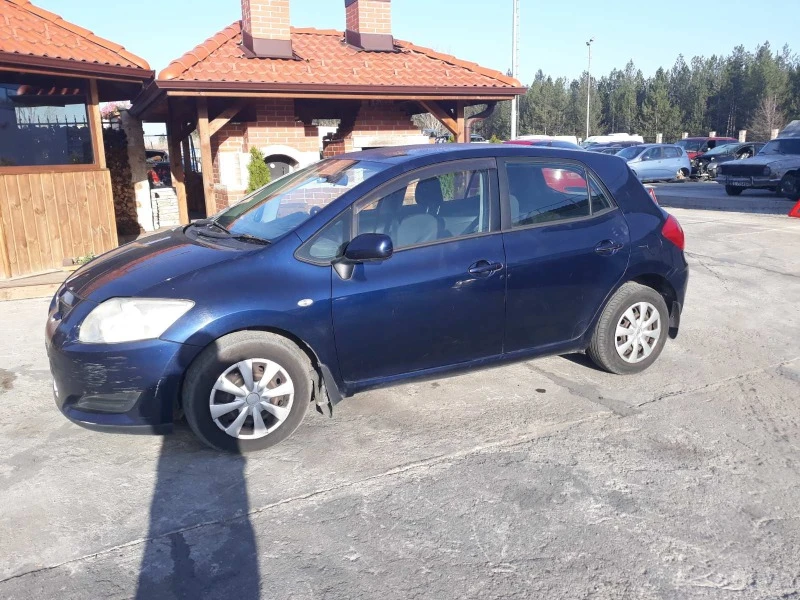 Toyota Auris 1.4i, снимка 2 - Автомобили и джипове - 38530929