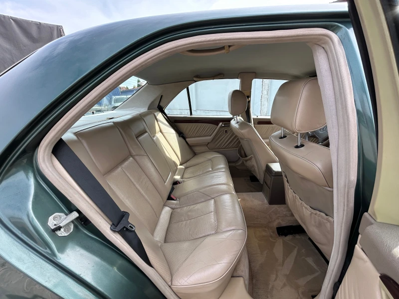 Mercedes-Benz C 200, снимка 10 - Автомобили и джипове - 52830366