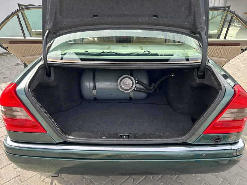 Mercedes-Benz C 200, снимка 9 - Автомобили и джипове - 52830366