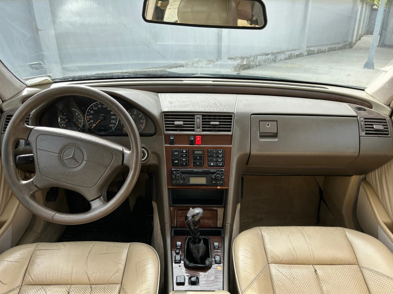 Mercedes-Benz C 200, снимка 12 - Автомобили и джипове - 52830366