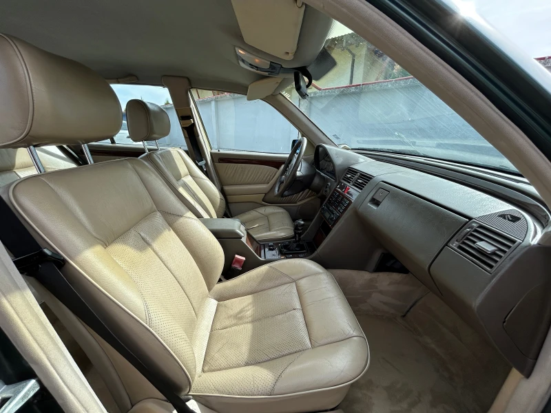 Mercedes-Benz C 200, снимка 11 - Автомобили и джипове - 52830366