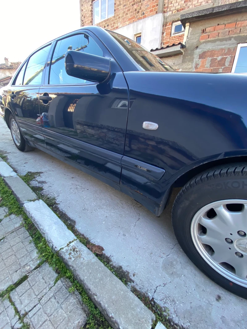 Mercedes-Benz E 200, снимка 8 - Автомобили и джипове - 52893797
