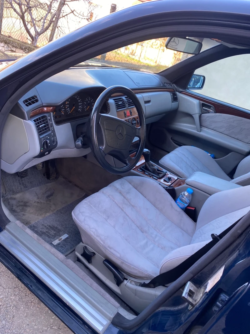 Mercedes-Benz E 200, снимка 7 - Автомобили и джипове - 52893797