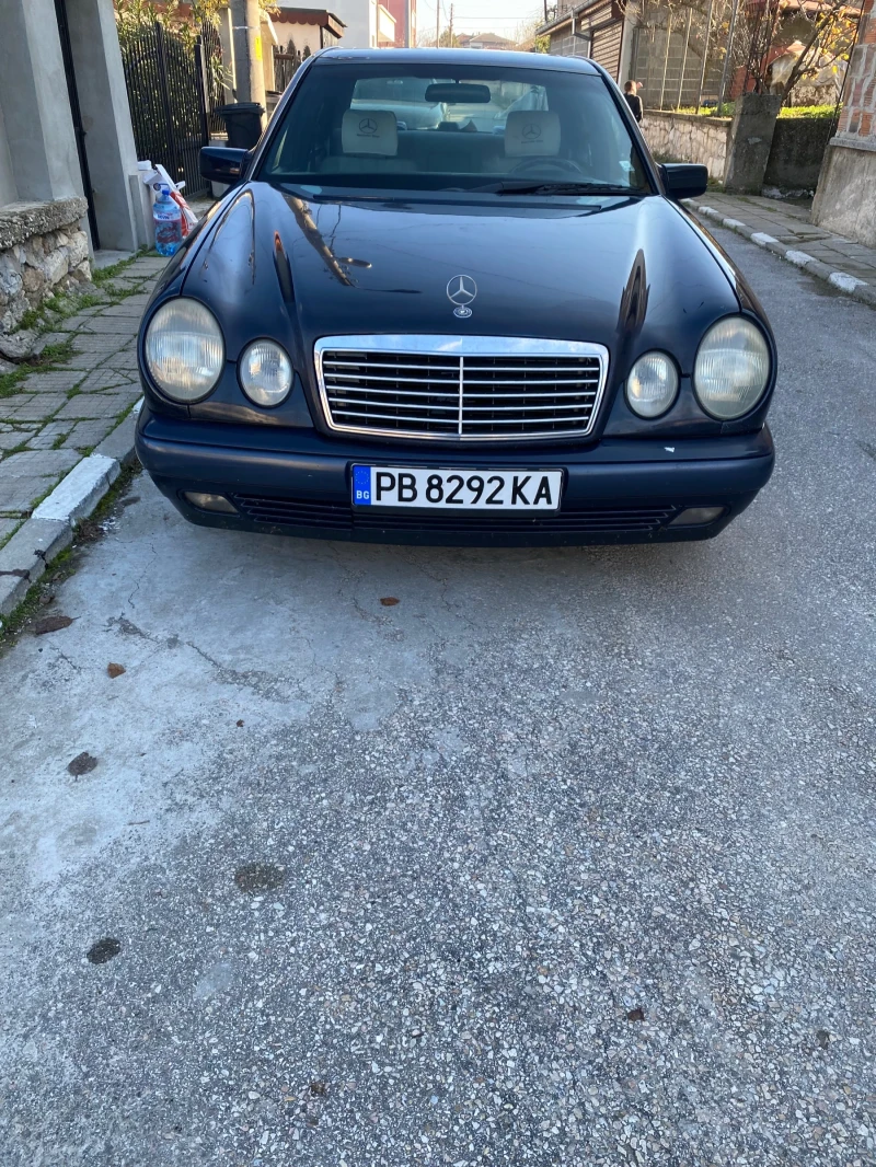Mercedes-Benz E 200, снимка 9 - Автомобили и джипове - 52893797