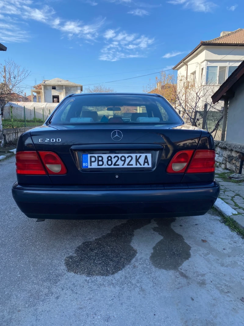 Mercedes-Benz E 200, снимка 11 - Автомобили и джипове - 52893797