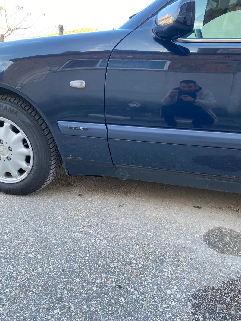 Mercedes-Benz E 200, снимка 4 - Автомобили и джипове - 52893797