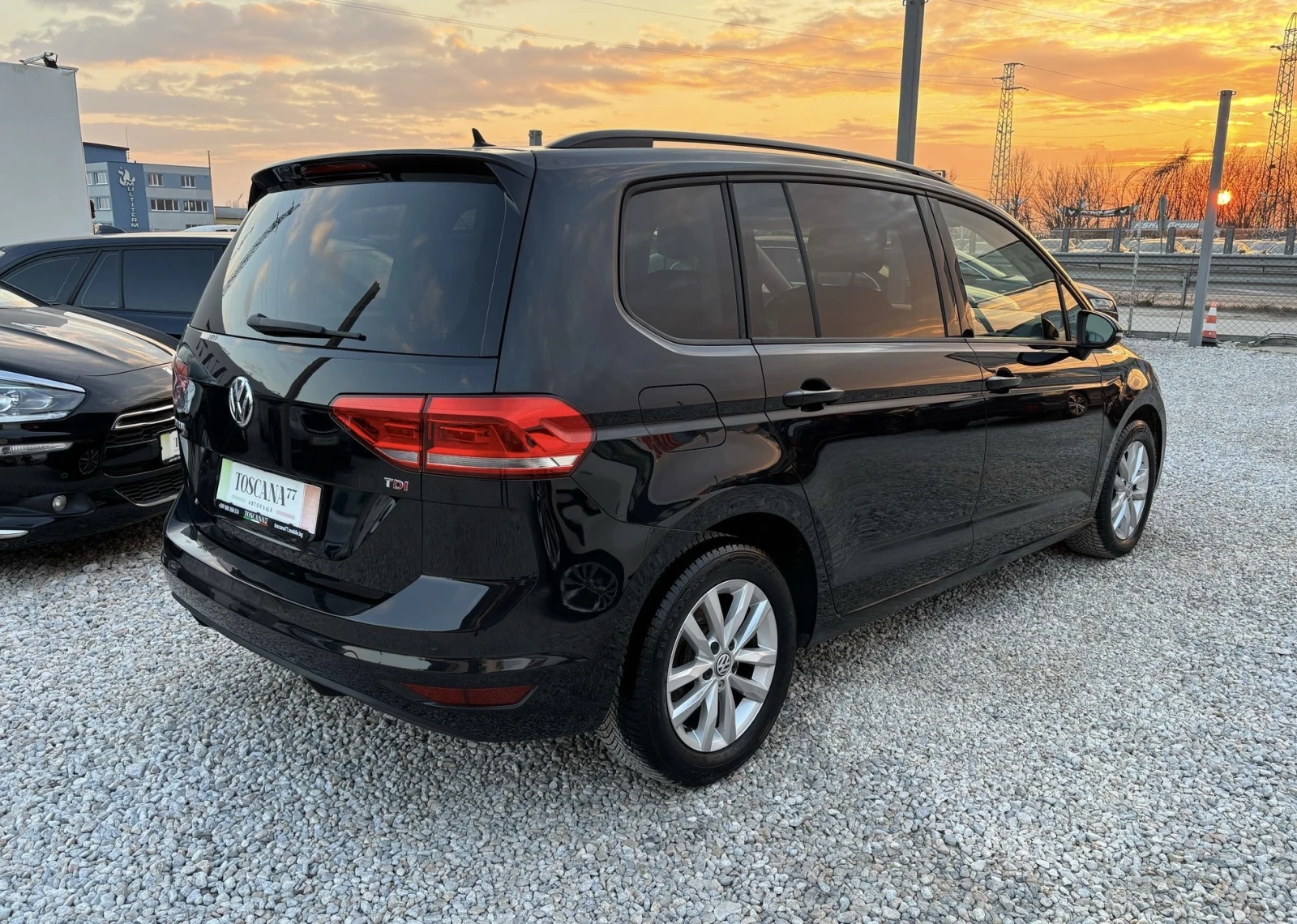 VW Touran 1.6tdi* Navi* 7 местен* Euro 6b* Лизинг - изображение 4