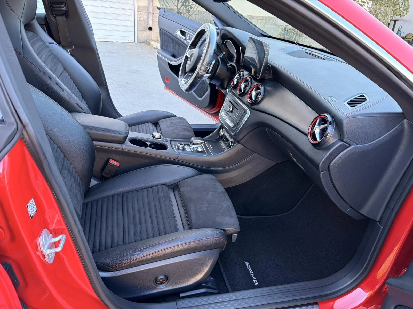 Mercedes-Benz CLA 45 AMG Facelift / PANO / Harman Kardon  - изображение 8