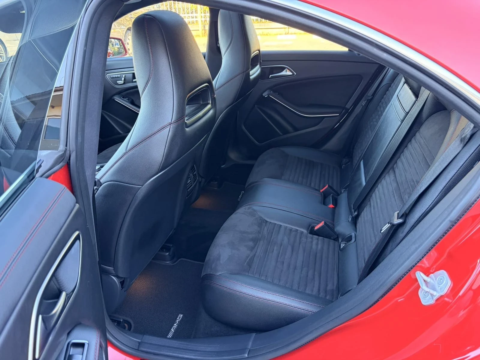 Mercedes-Benz CLA 45 AMG Facelift / PANO / Harman Kardon  - изображение 10