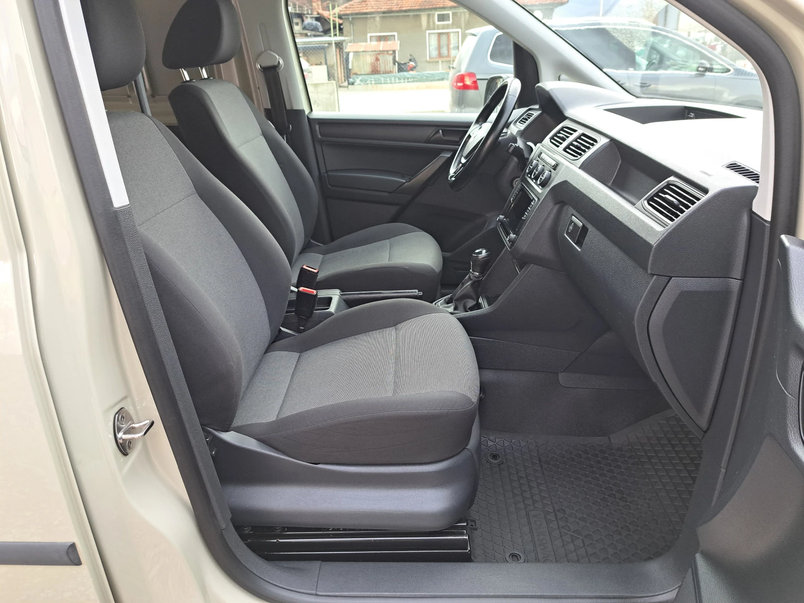 VW Caddy 2.0TDI* 140PS* �����* NAVI* ��������* ������* 6�� | Mobile.bg � ����������� 7