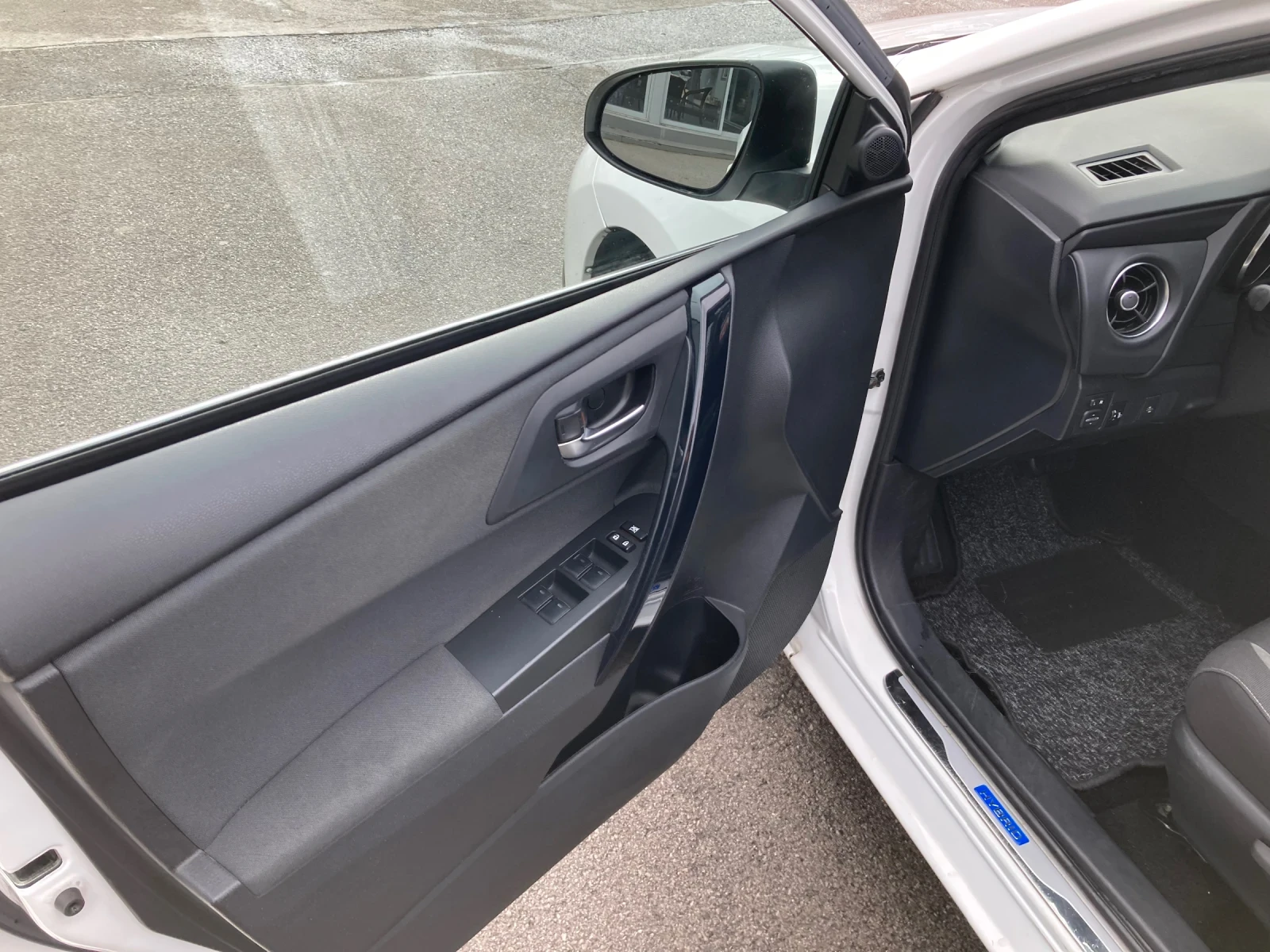 Toyota Auris 1.8 Hibrid Avtomatik 99ks 136000 km Originalni | Mobile.bg � ����������� 6