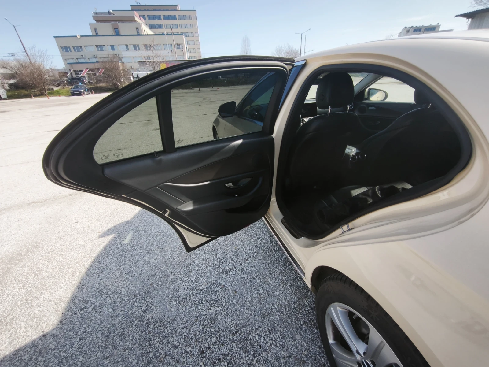 Mercedes-Benz E 200, снимка 8 - Автомобили и джипове - 53781899