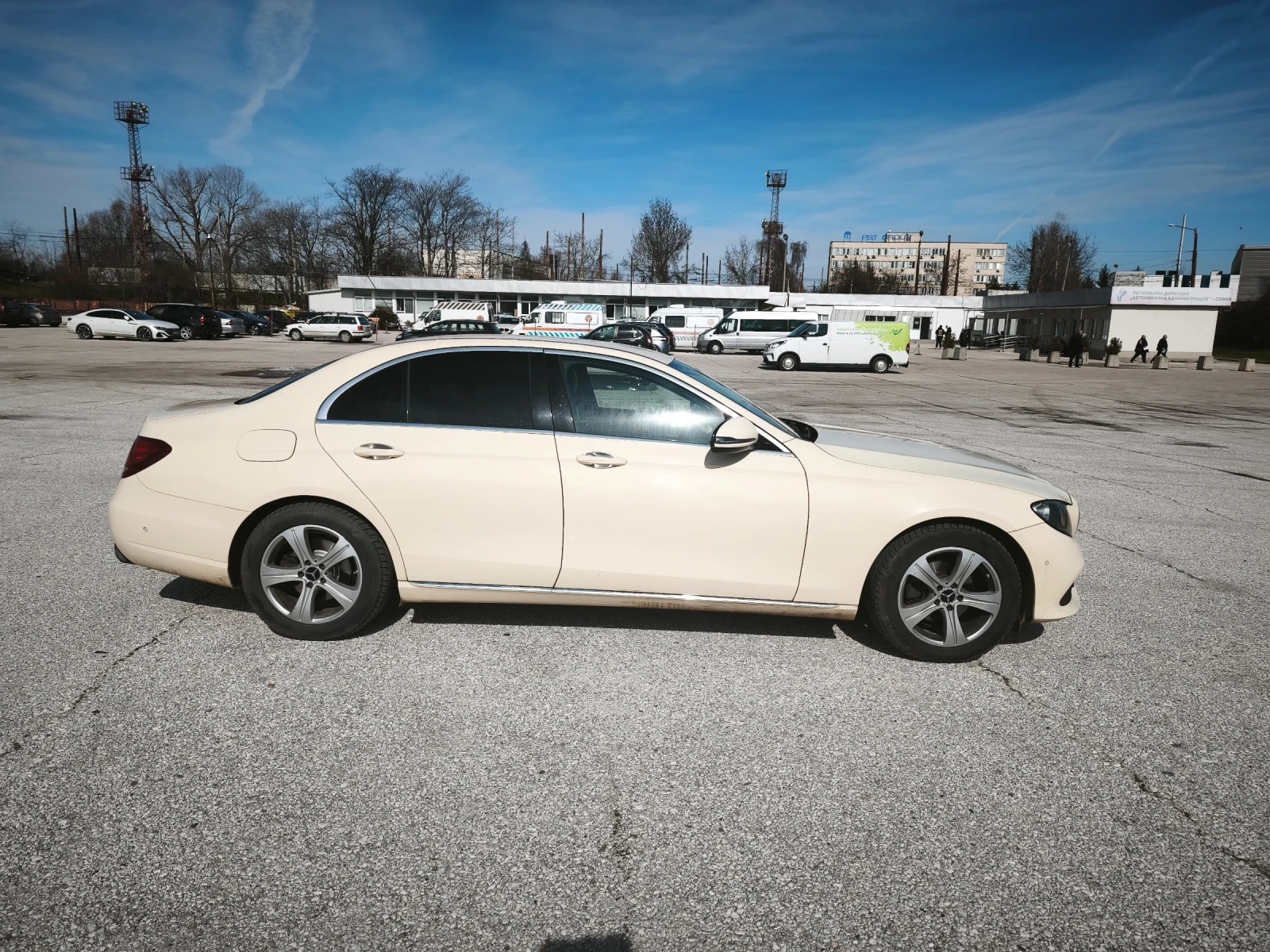 Mercedes-Benz E 200, снимка 13 - Автомобили и джипове - 53781899