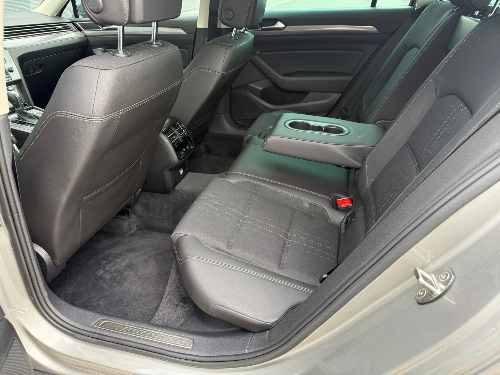 VW Alltrack Digital-Distronic, 2.0 Дизел, 4MOTION, снимка 13 - Автомобили и джипове - 53928087