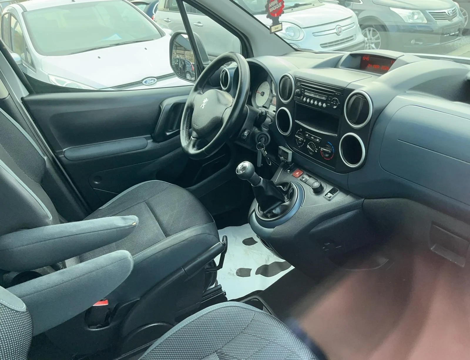 Peugeot Partner, снимка 6 - Автомобили и джипове - 54059175