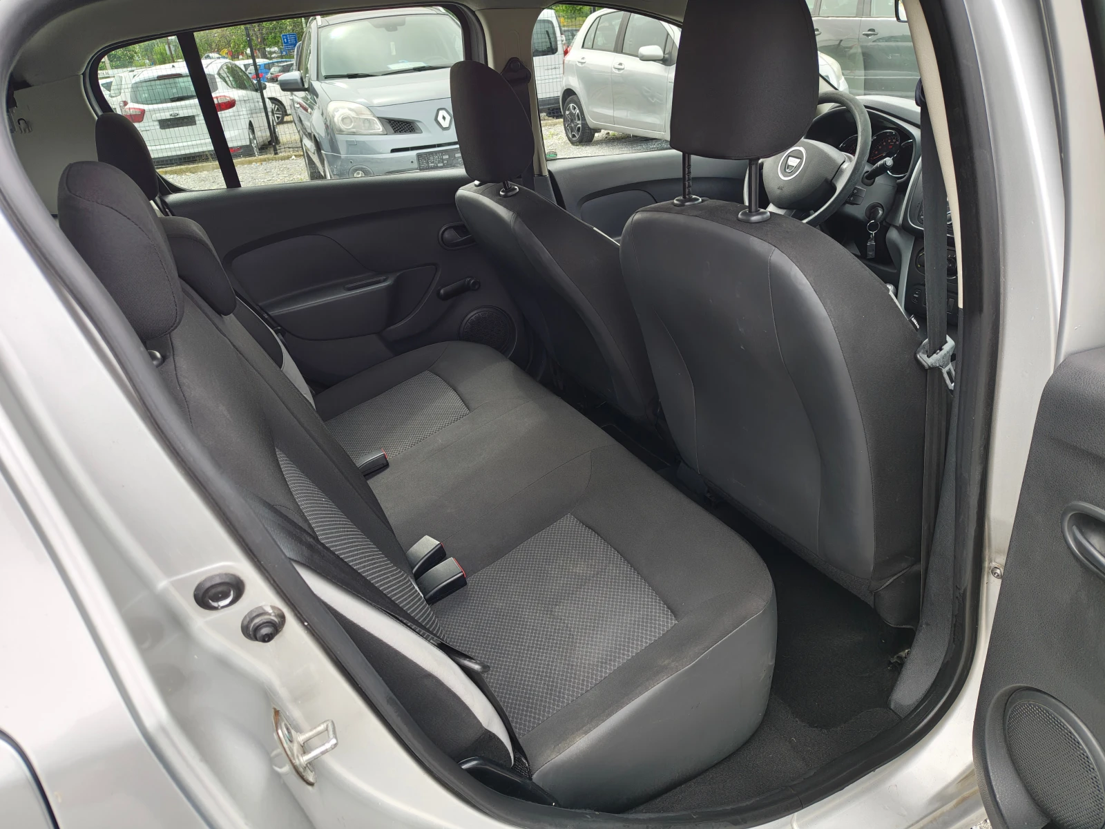 Dacia Sandero 1.2 I GAZ !!!, снимка 12 - Автомобили и джипове - 54463488