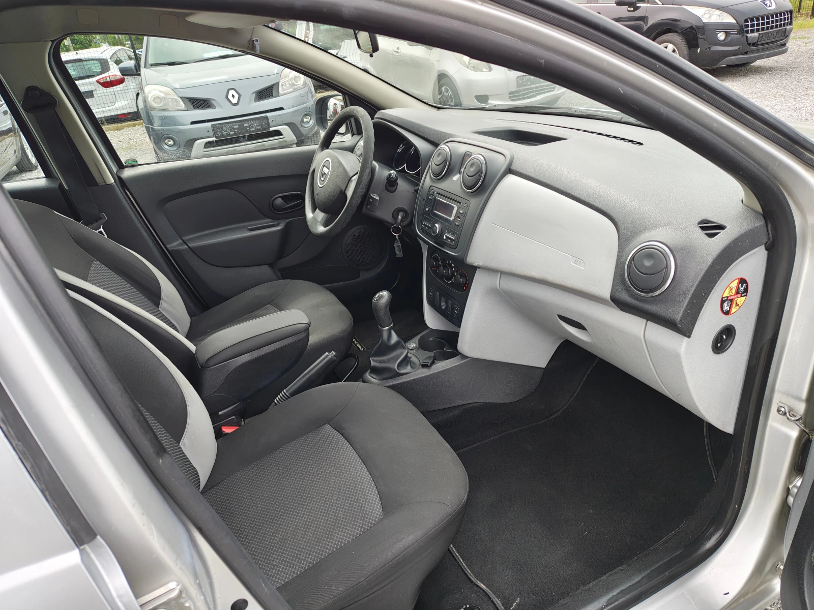Dacia Sandero 1.2 I GAZ !!!, снимка 13 - Автомобили и джипове - 54463488