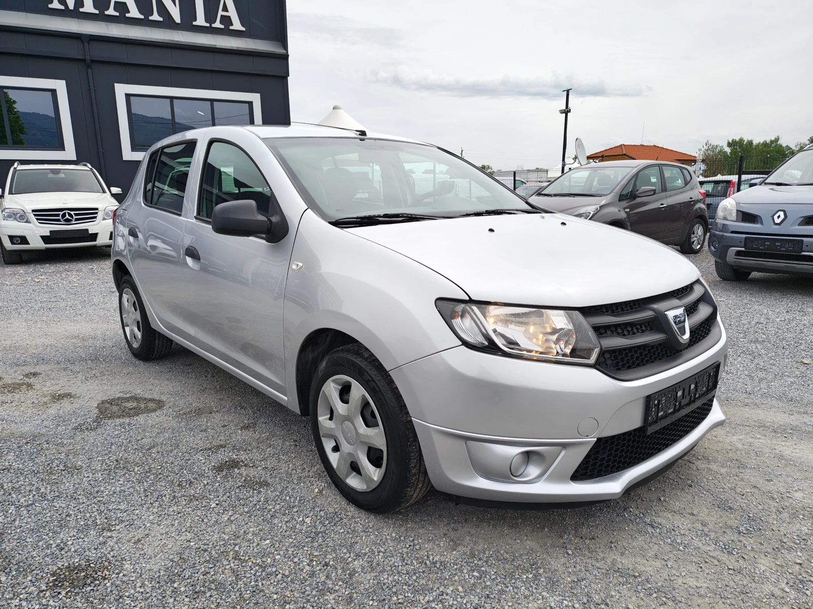 Dacia Sandero 1.2 I GAZ !!!, снимка 2 - Автомобили и джипове - 54463488