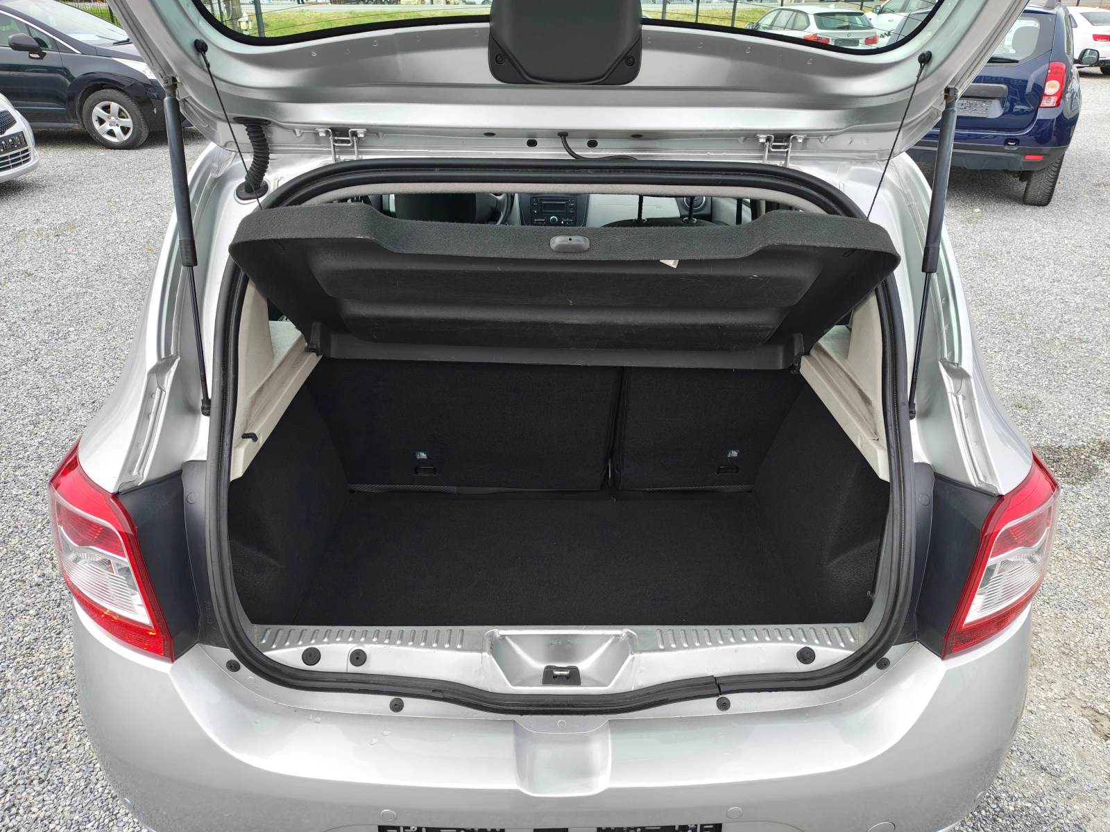 Dacia Sandero 1.2 I GAZ !!!, снимка 9 - Автомобили и джипове - 54463488
