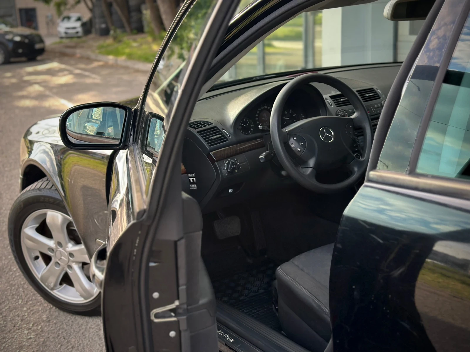Mercedes-Benz 280, снимка 6 - Автомобили и джипове - 54661114