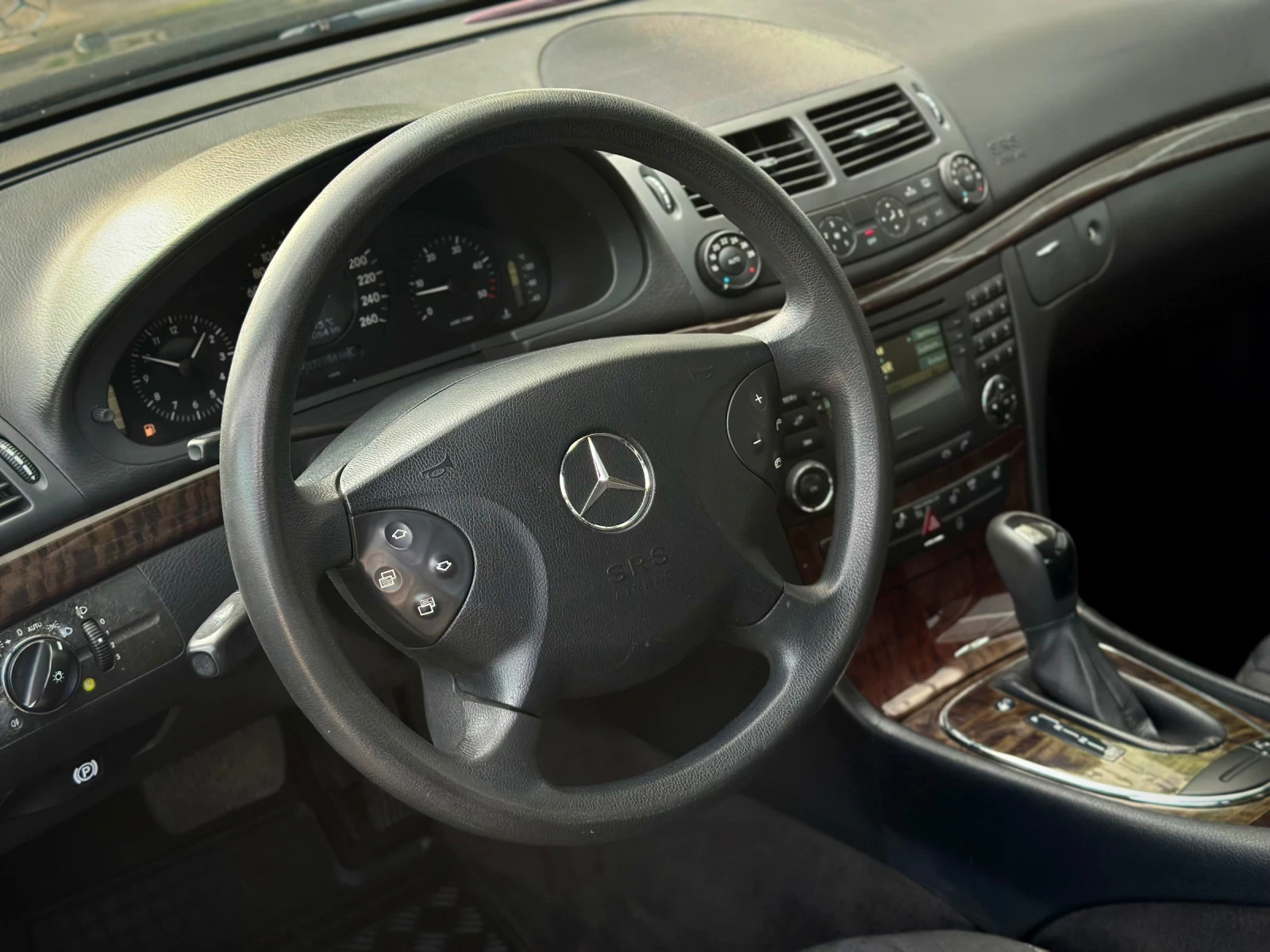 Mercedes-Benz 280, снимка 7 - Автомобили и джипове - 54661114