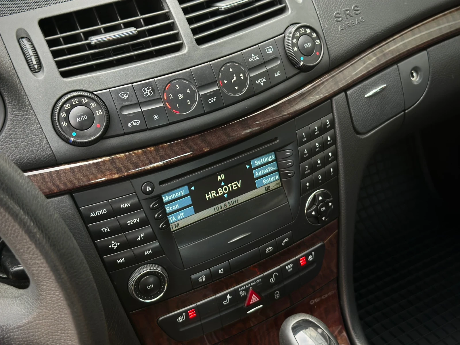 Mercedes-Benz 280, снимка 13 - Автомобили и джипове - 54661114