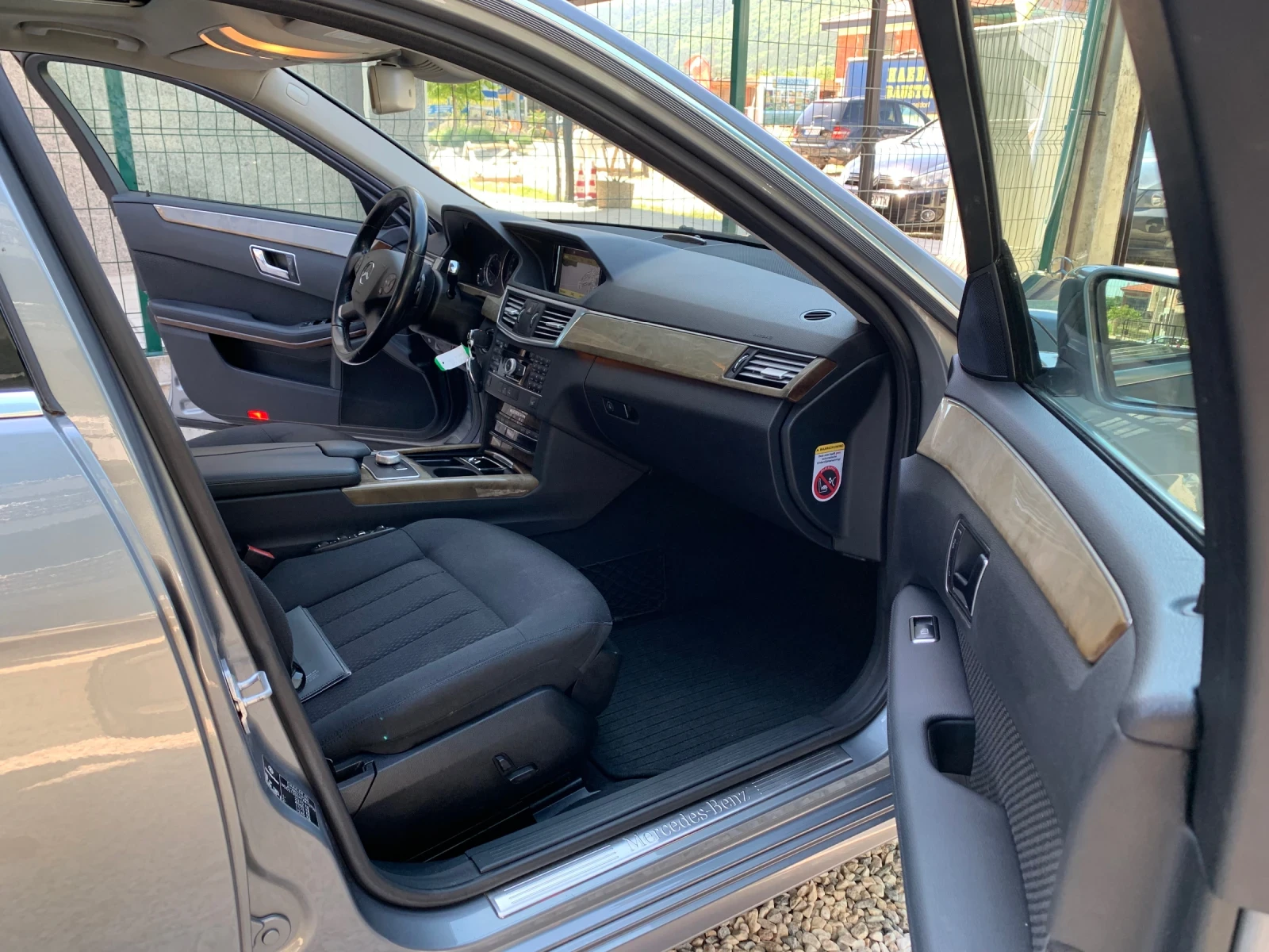 Mercedes-Benz E 350 CDI  * BlueTEC* NAVI* XENON* F1* LED* , снимка 9 - Автомобили и джипове - 54742857