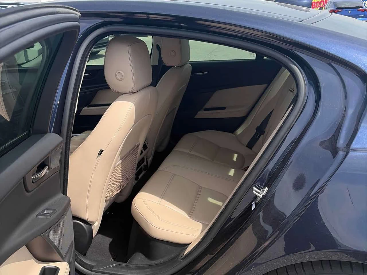 Jaguar XE * Prestige * CARFAX * ЦЕНА ДО БГ, снимка 11 - Автомобили и джипове - 54837623
