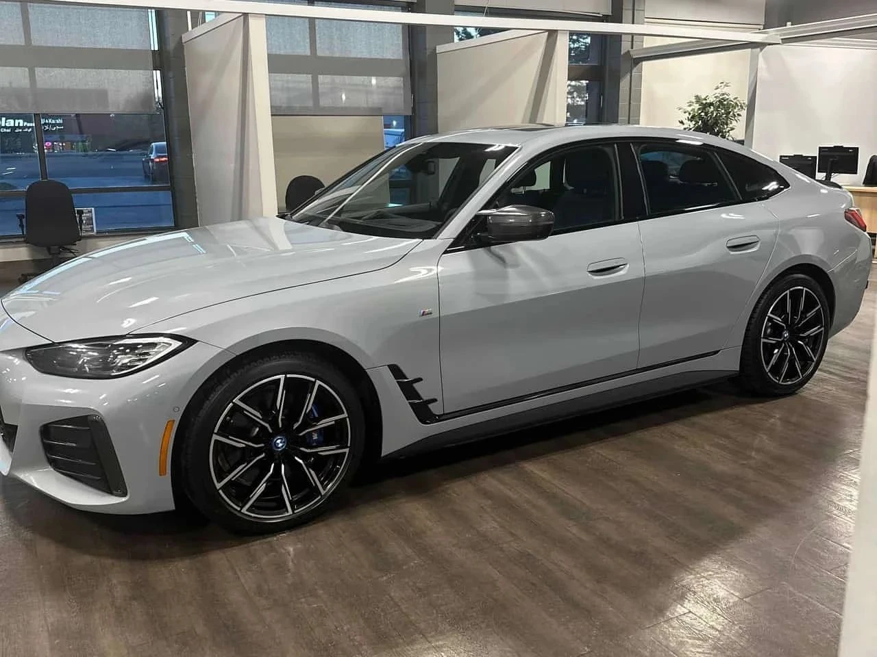 BMW i4, снимка 4 - Автомобили и джипове - 56700341