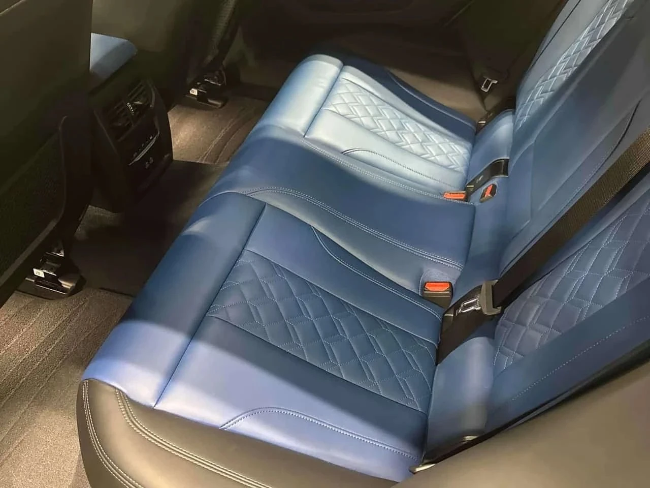 BMW i4, снимка 8 - Автомобили и джипове - 56700341